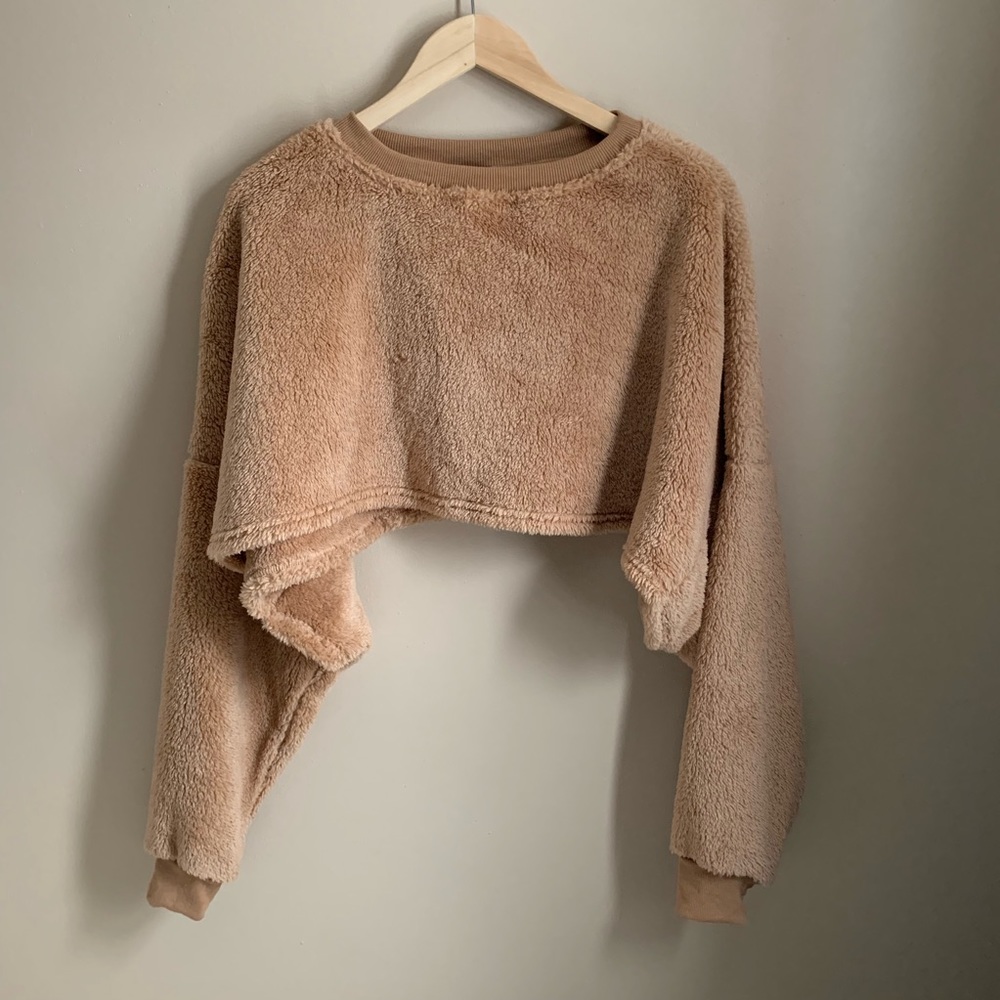 🆕 Camel faux fur crop top